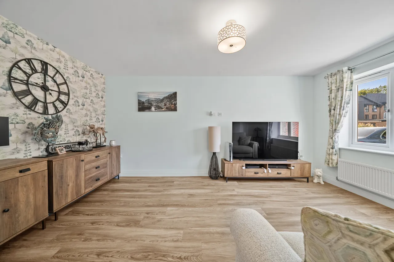 Garrett Crescent, Ottershaw, KT16, photo 2