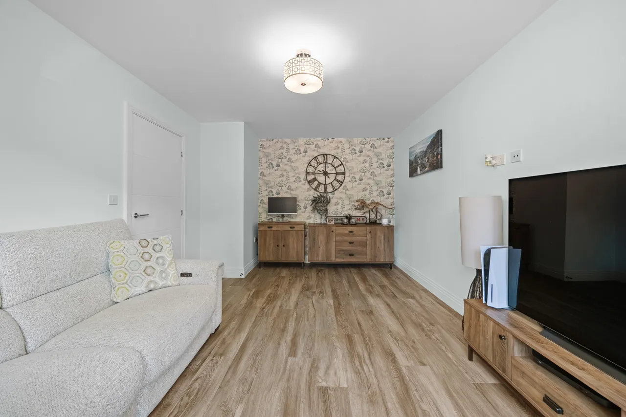 Garrett Crescent, Ottershaw, KT16, photo 6