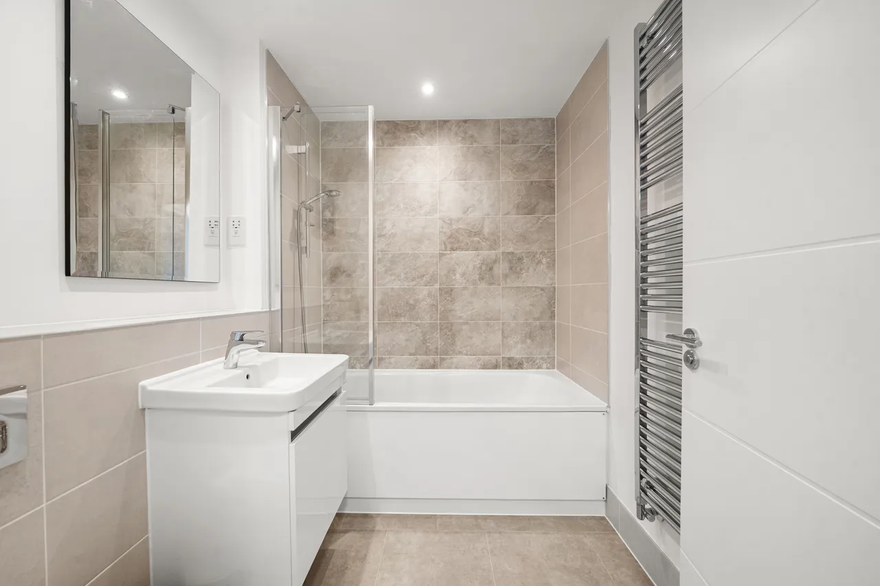 Garrett Crescent, Ottershaw, KT16, photo 10