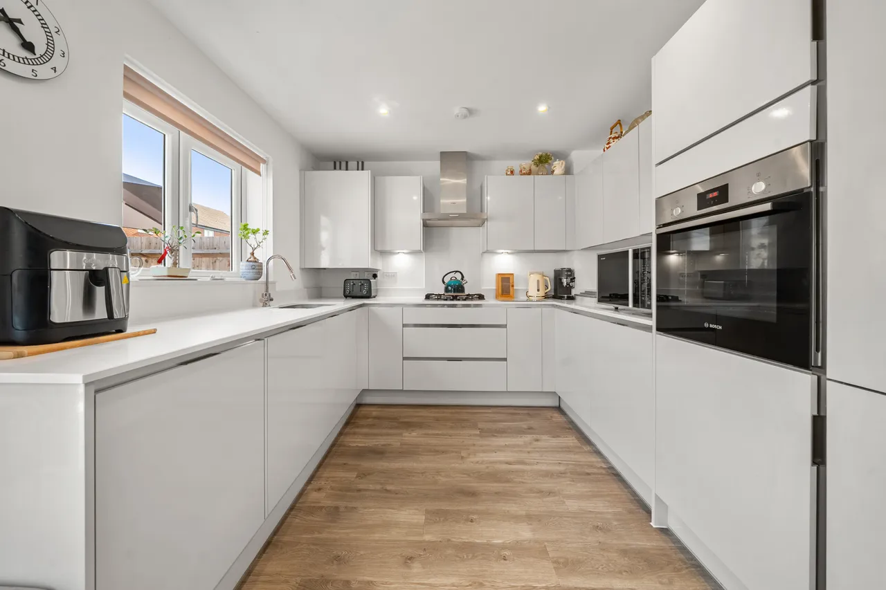 Garrett Crescent, Ottershaw, KT16, photo 3