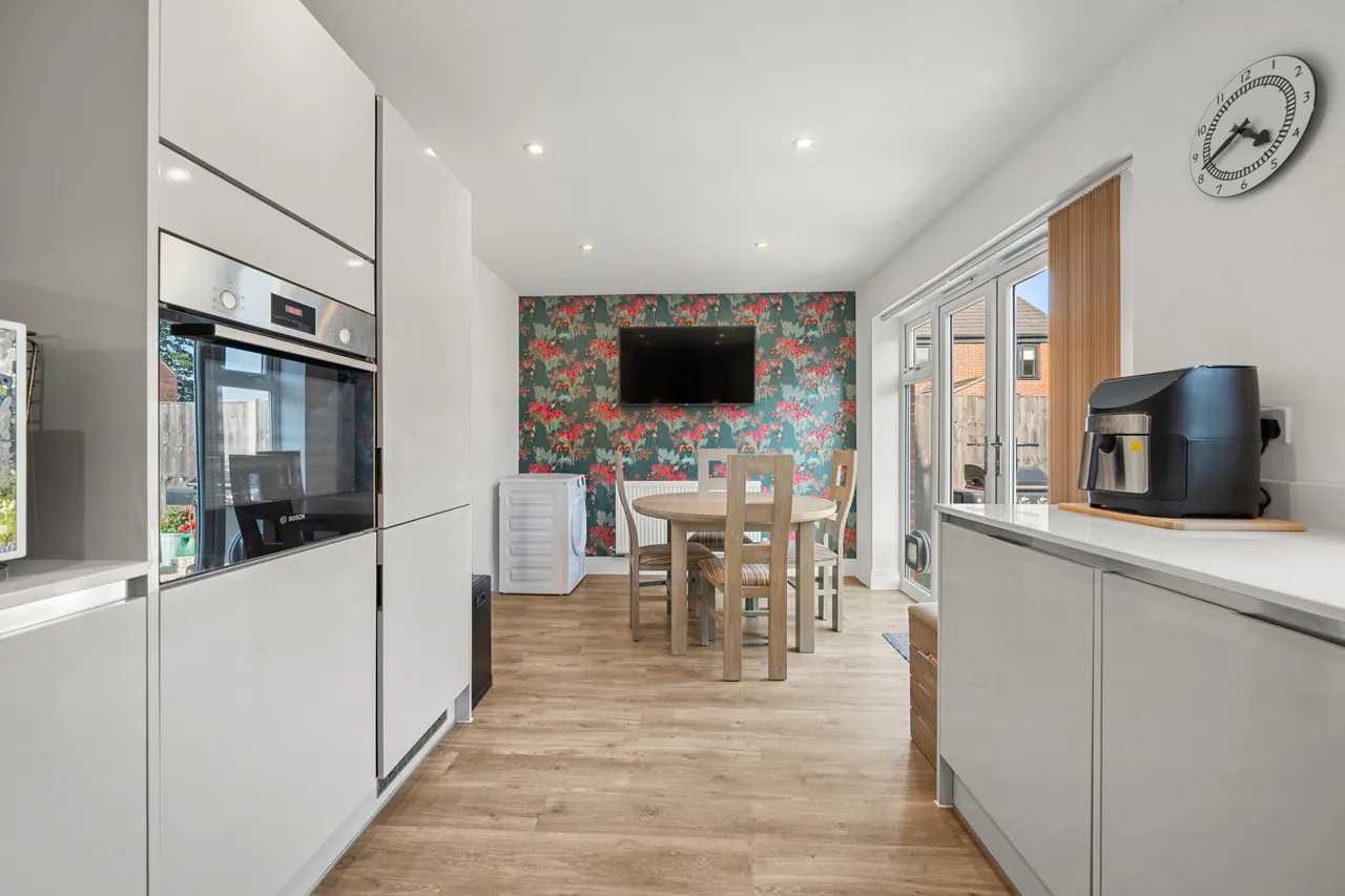 Garrett Crescent, Ottershaw, KT16, photo 4