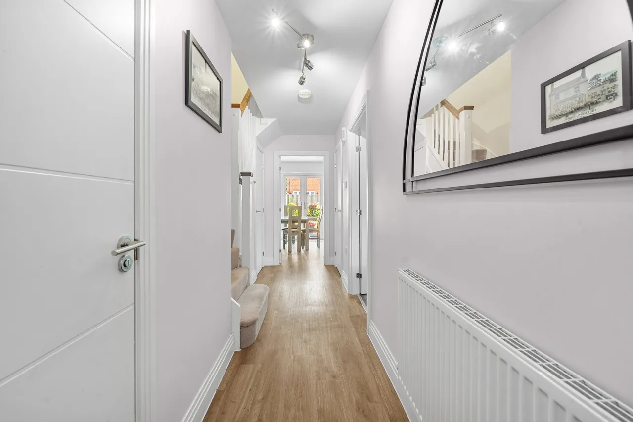 Garrett Crescent, Ottershaw, KT16, photo 9