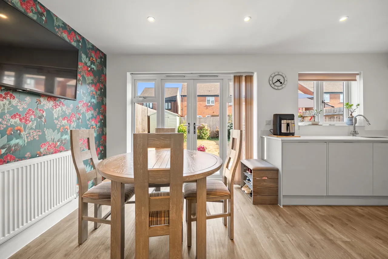 Garrett Crescent, Ottershaw, KT16, photo 5