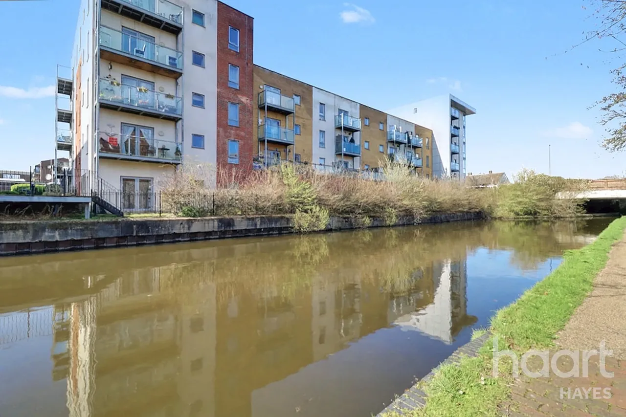 2 bed flat for sale, Taywood Road, Northolt, UB5