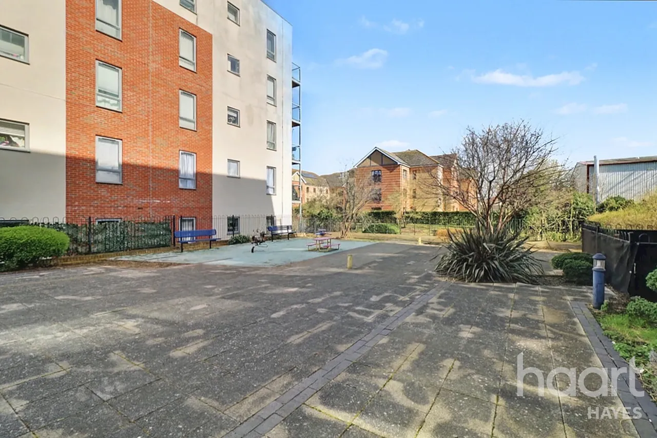 Taywood Road, Northolt, UB5, photo 14