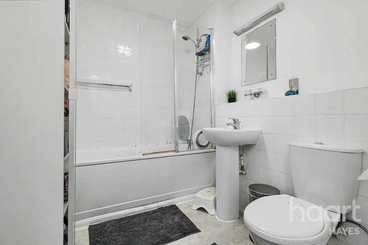 Taywood Road, Northolt, UB5, photo 11