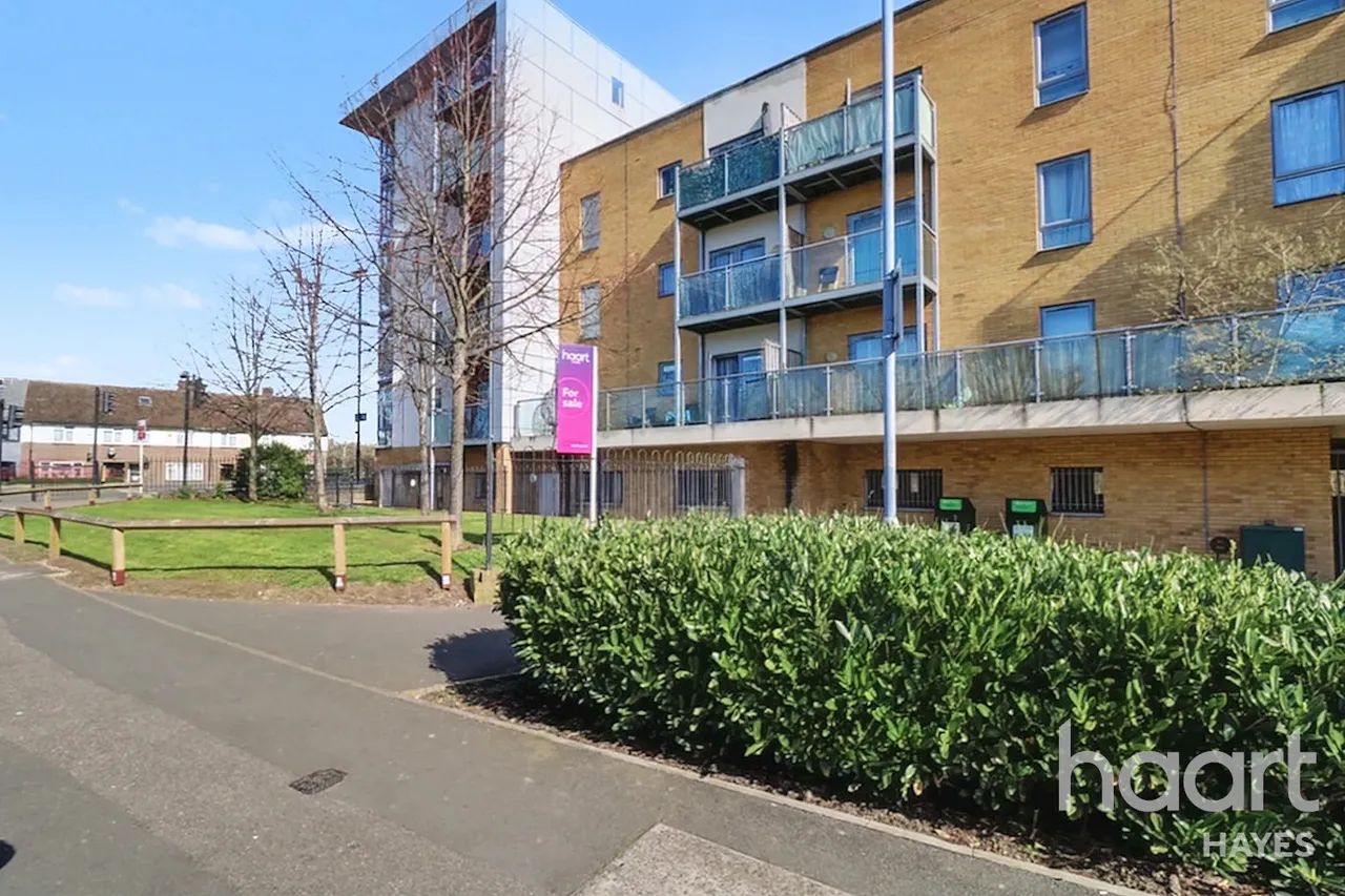 Taywood Road, Northolt, UB5, photo 2