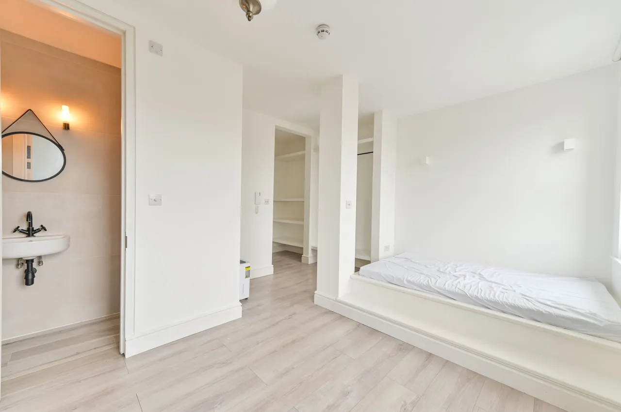 Flat 8, 20 Claremont Road, London, photo 4