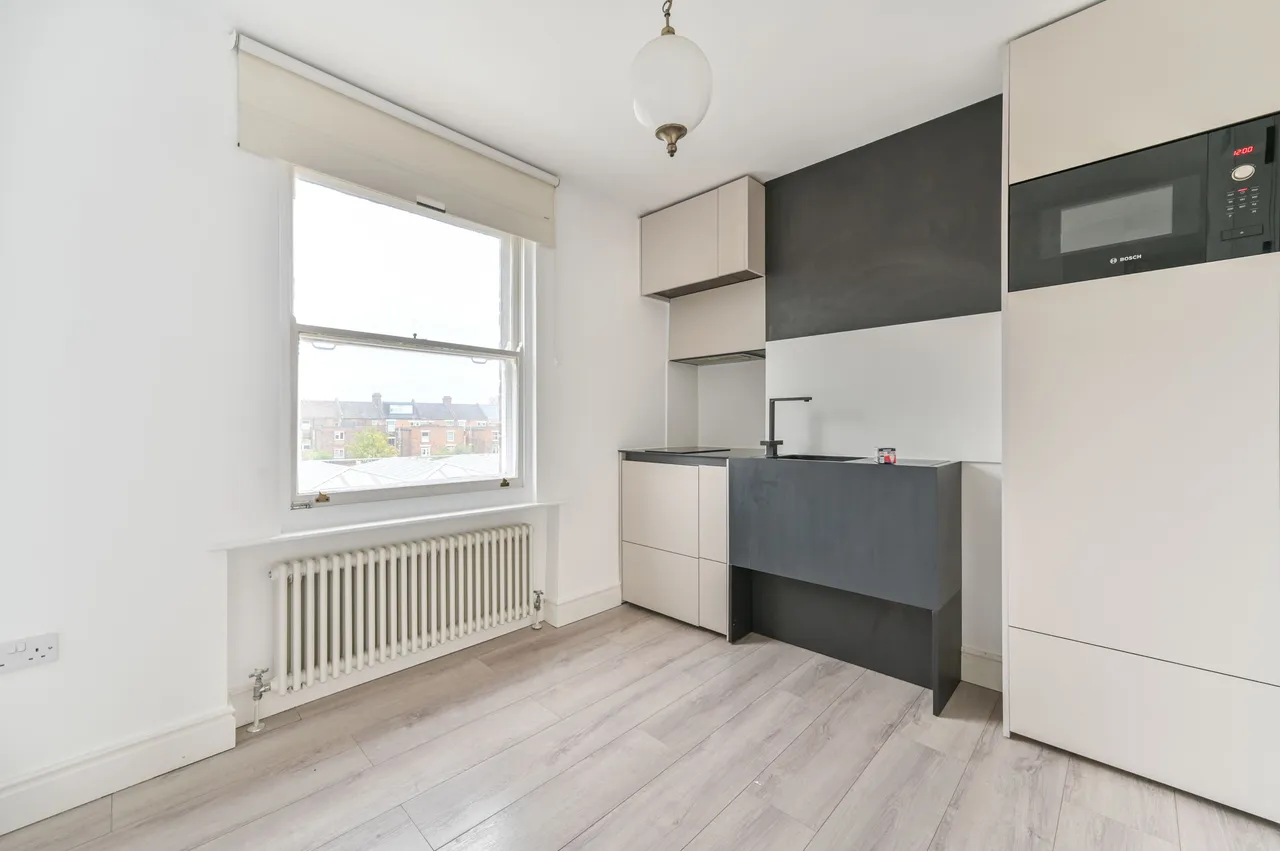 Flat 8, 20 Claremont Road, London, photo 2