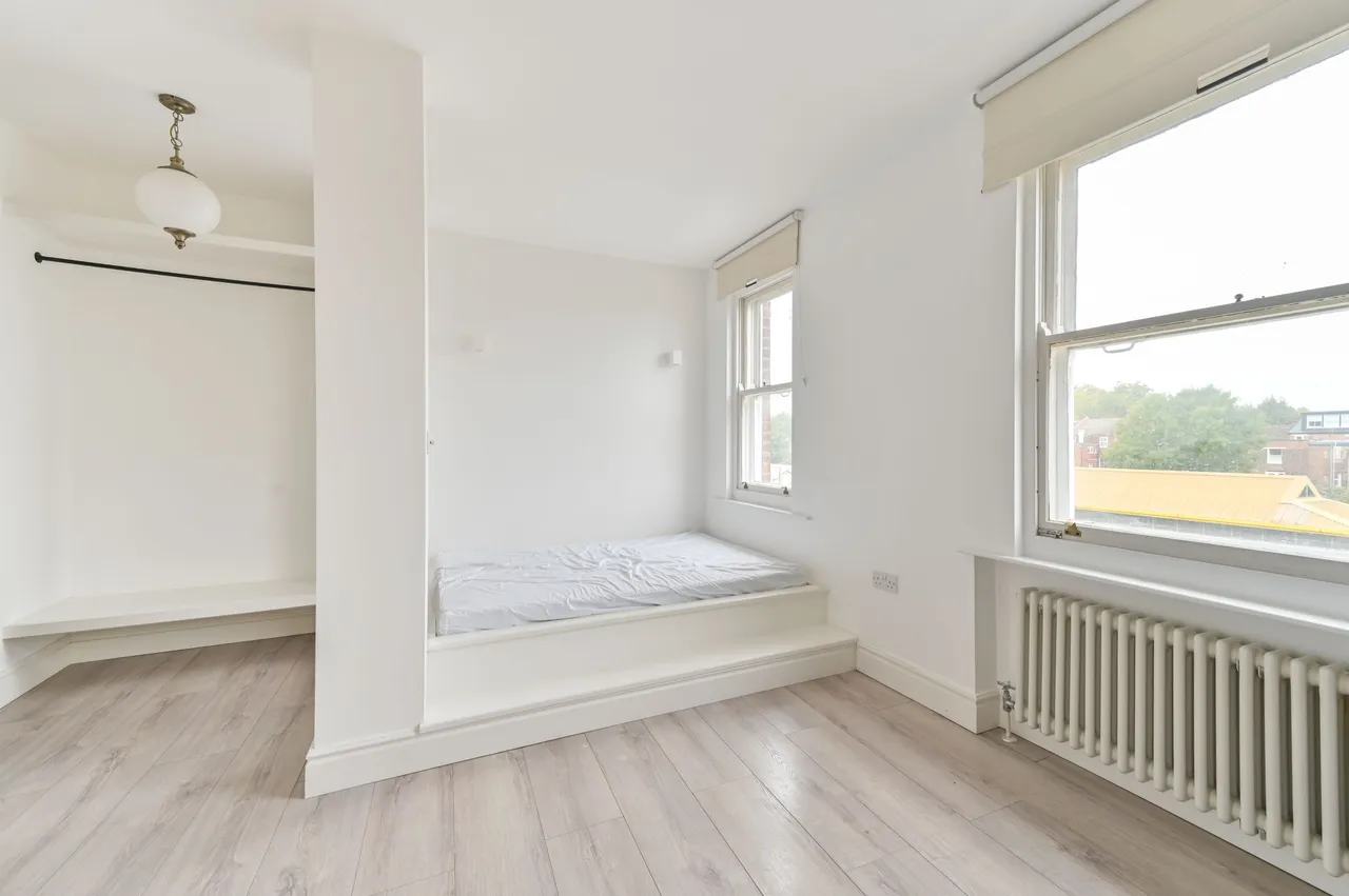 flat to rent — Flat 8, 20 Claremont Road, London