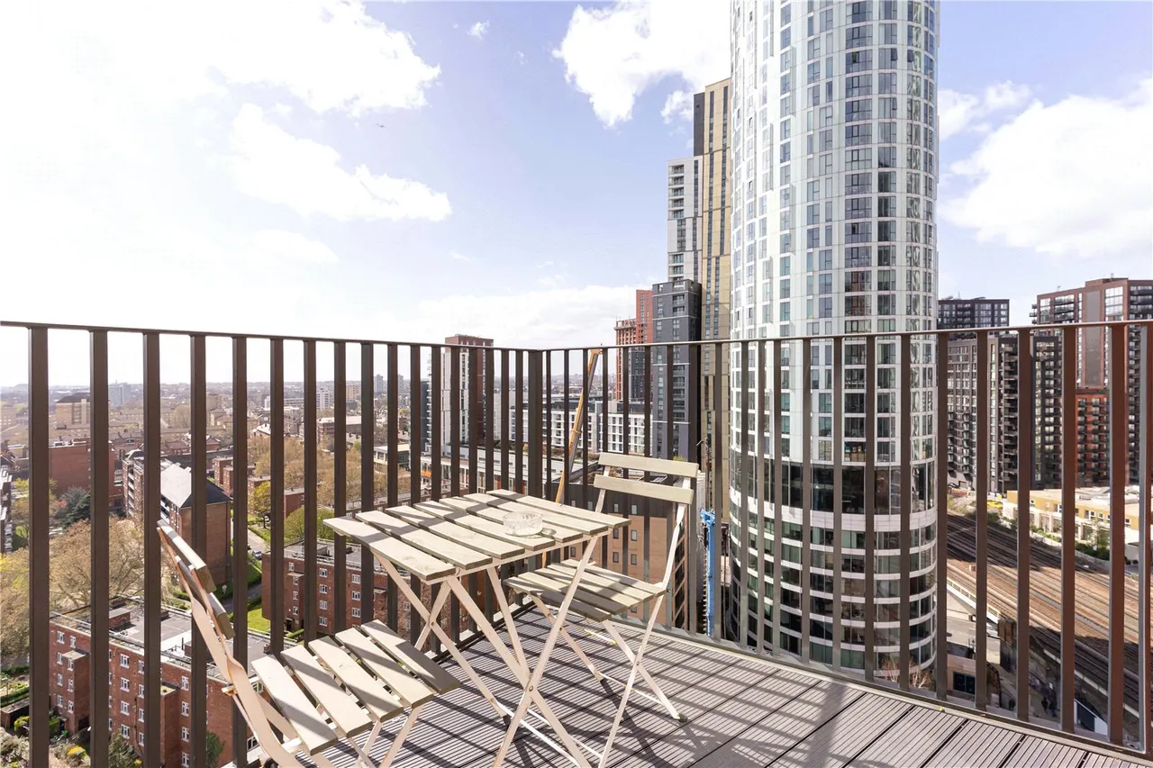 1 bed flat for sale, Exchange Gardens, Nine Elms, SW8