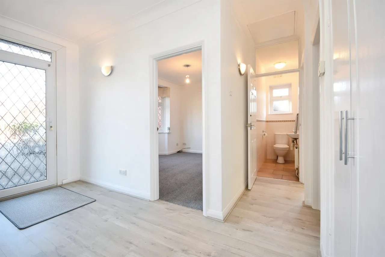 Ingrave Road, Brentwood, photo 8