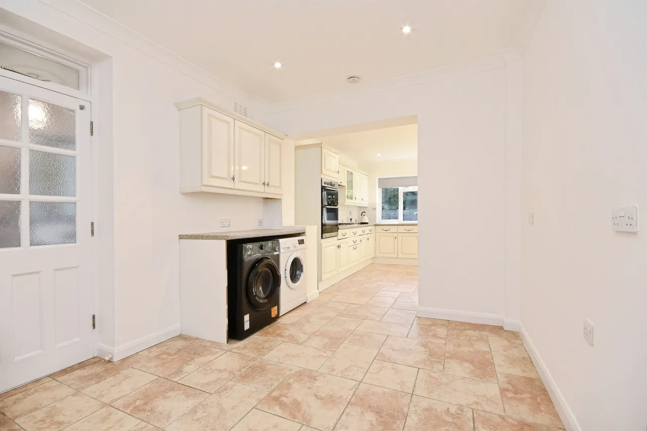 Ingrave Road, Brentwood, photo 6