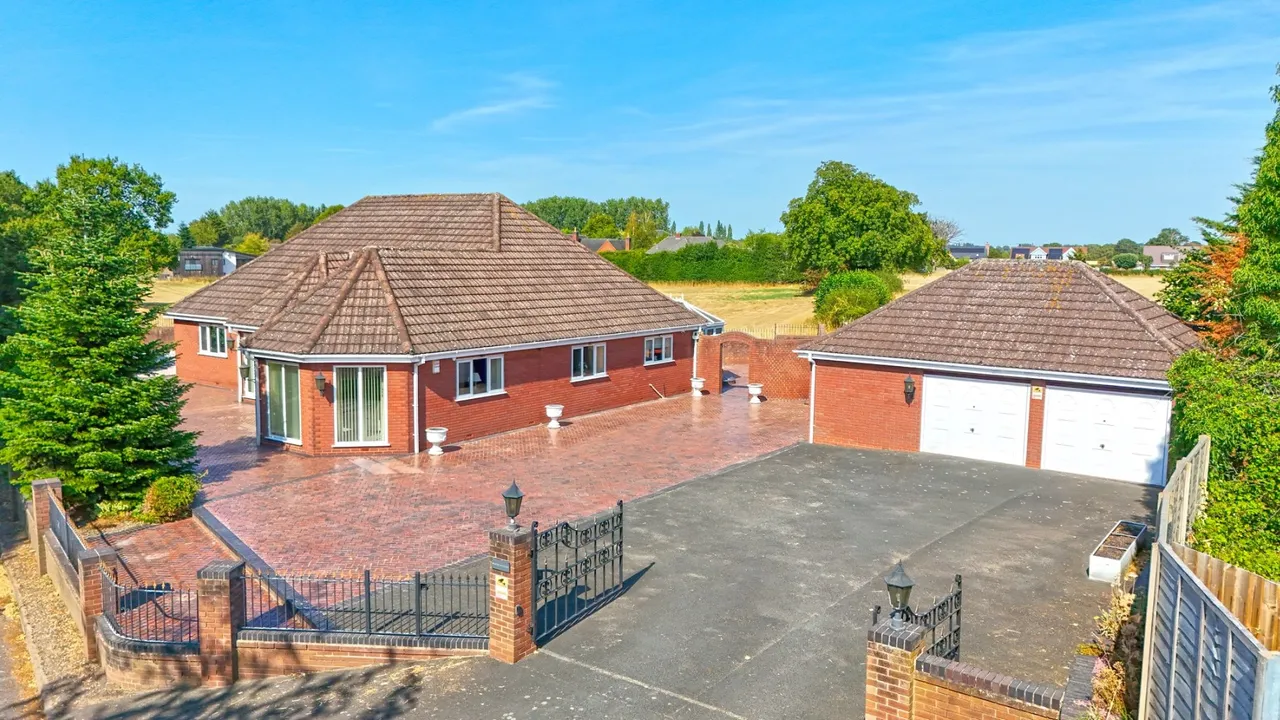 3 bed house for sale — Maydenholme, Allscott, Telford TF6 5EG