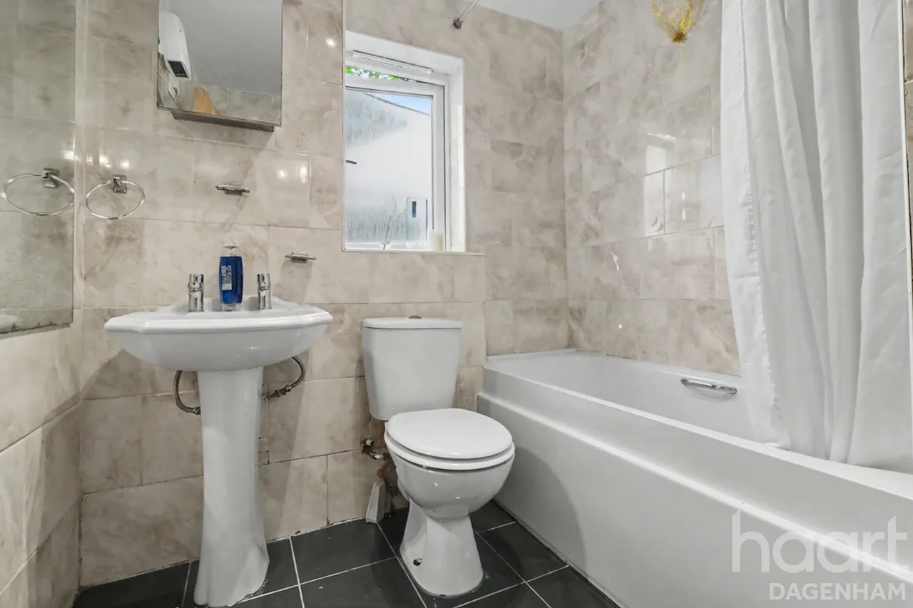 Marine Drive, Barking, IG11, photo 8