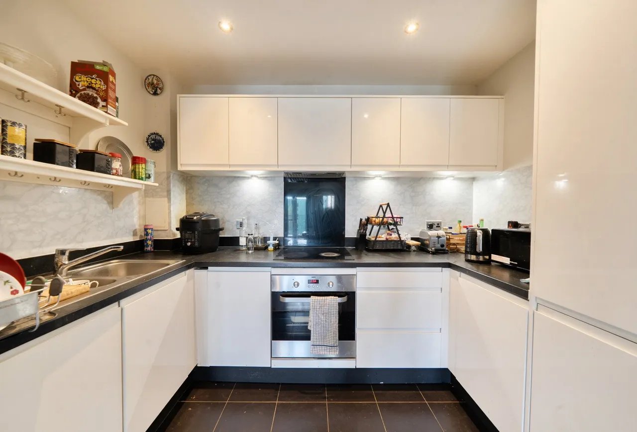 Telegraph Avenue, London, NW9 4BA, photo 5