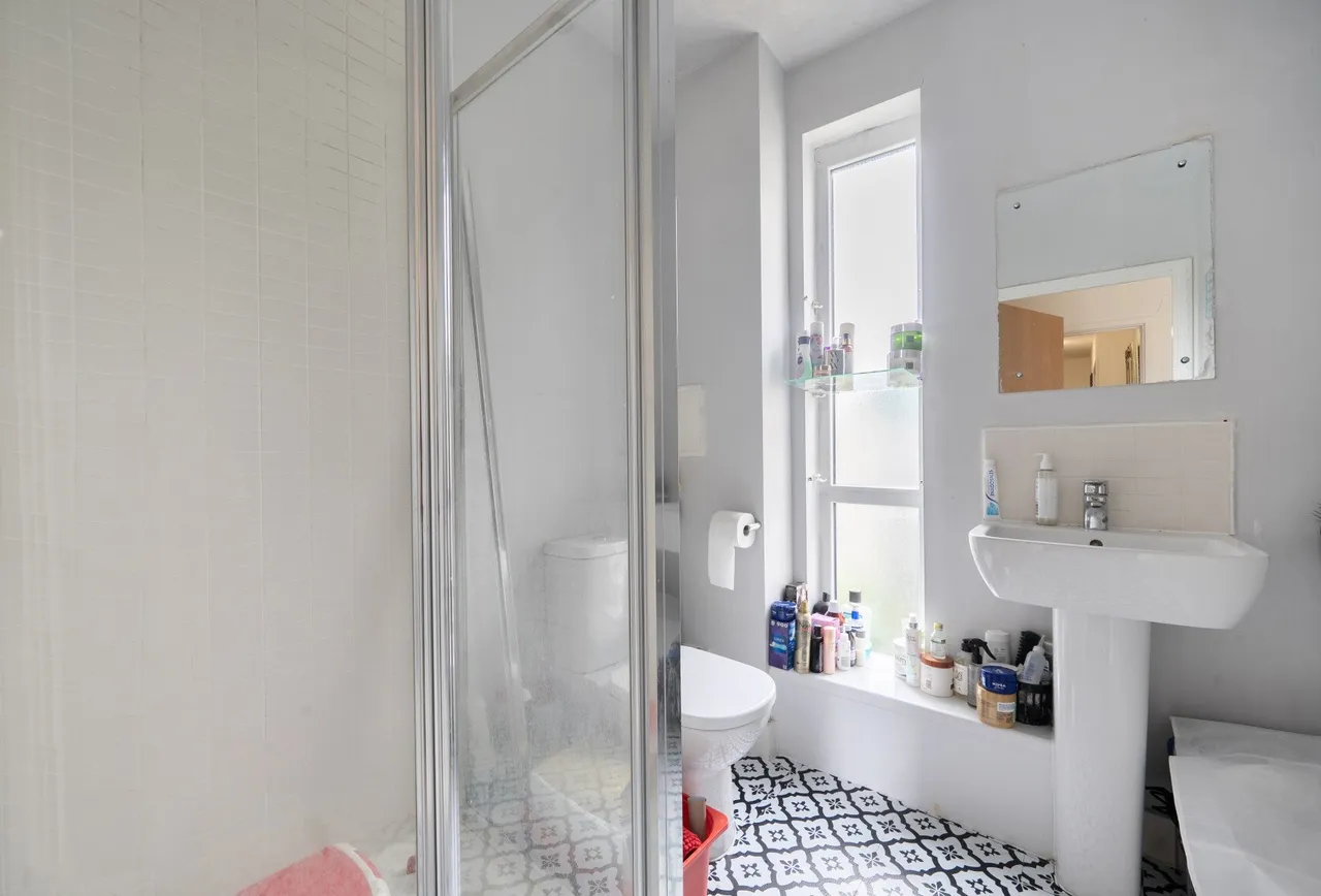 Telegraph Avenue, London, NW9 4BA, photo 11