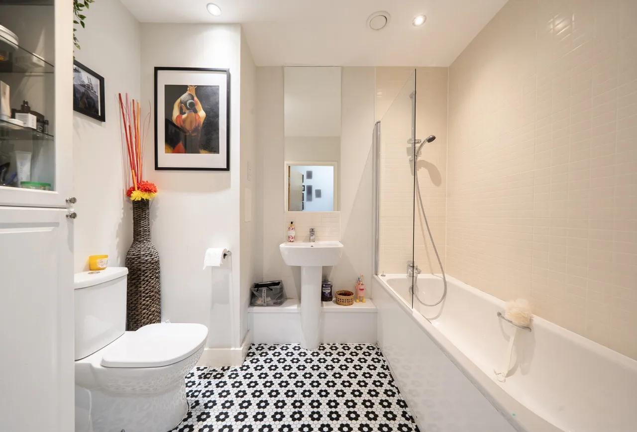 Telegraph Avenue, London, NW9 4BA, photo 8