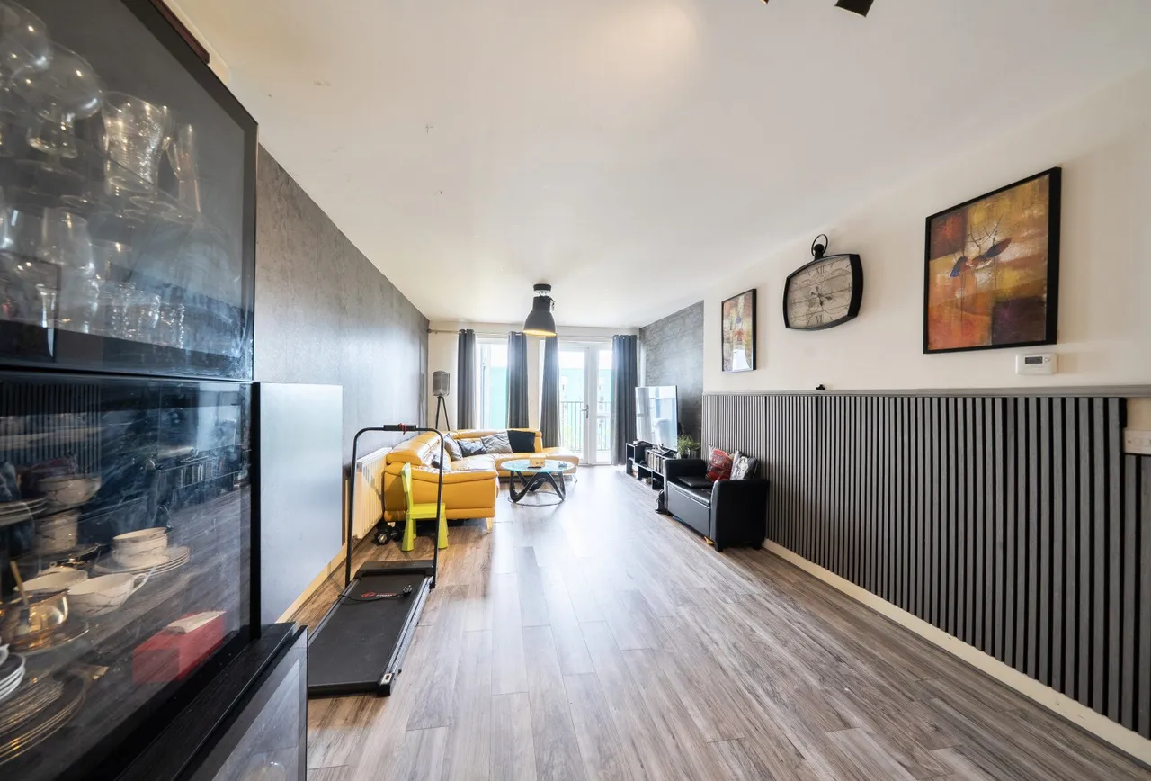Telegraph Avenue, London, NW9 4BA, photo 3