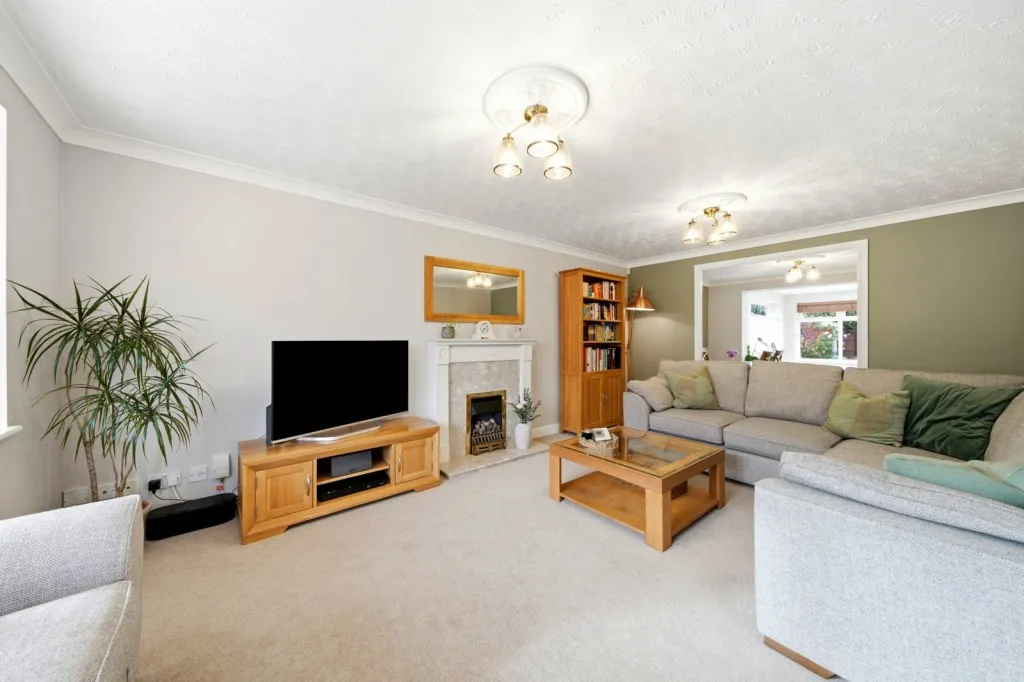 Thistle Bank, East Leake, LE12, photo 4