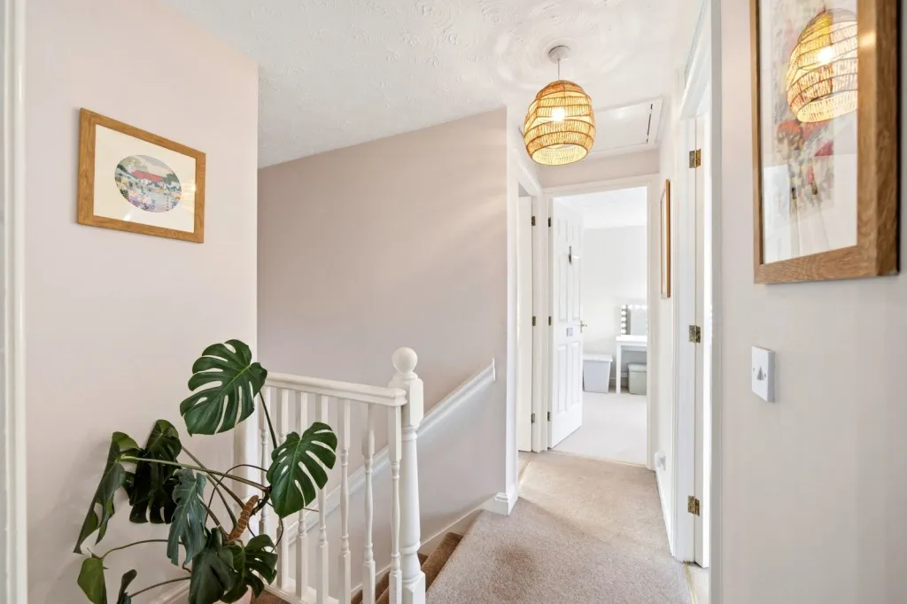 Thistle Bank, East Leake, LE12, photo 8