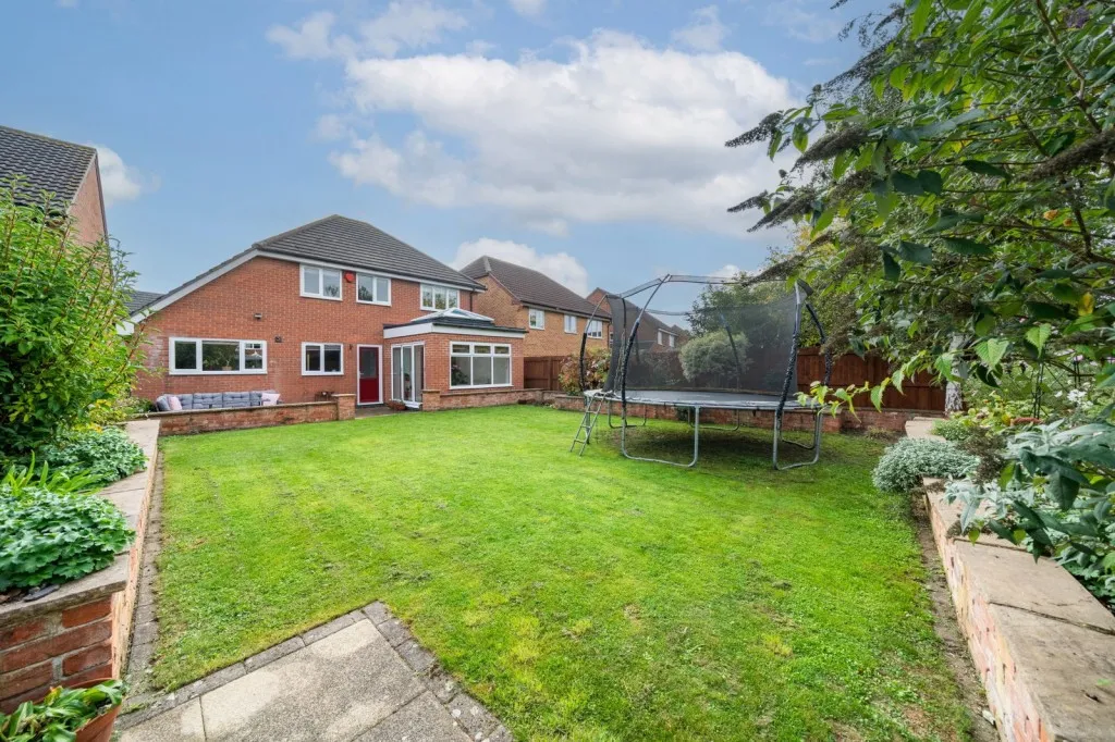 Thistle Bank, East Leake, LE12, photo 15