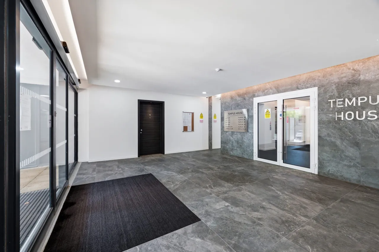 Flat 1, Tempus House, Milton Keynes, 249 Midsummer Boulevard, MK9 1FP, photo 3
