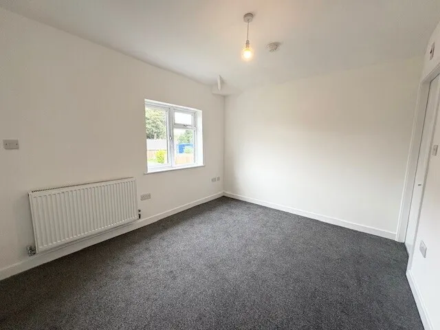 Begonia Avenue, BL4, photo 5