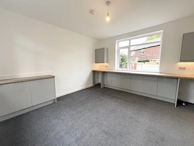 Begonia Avenue, BL4, photo 3
