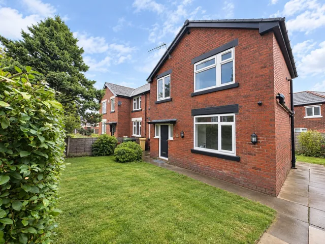 3 bed house to rent, Begonia Avenue, BL4
