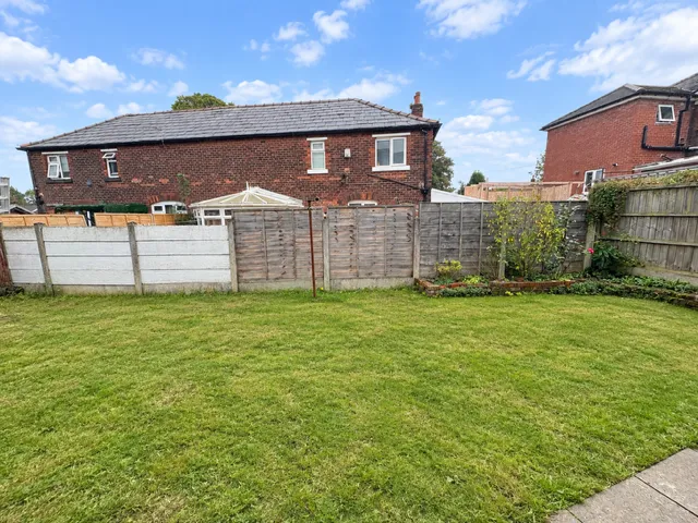 Begonia Avenue, BL4, photo 11