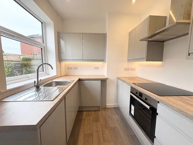 Begonia Avenue, BL4, photo 2