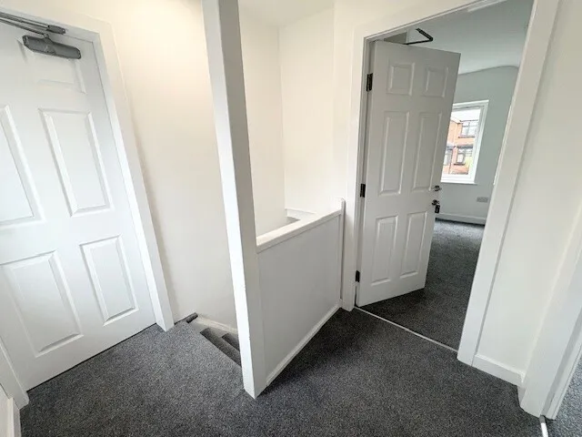 Begonia Avenue, BL4, photo 4