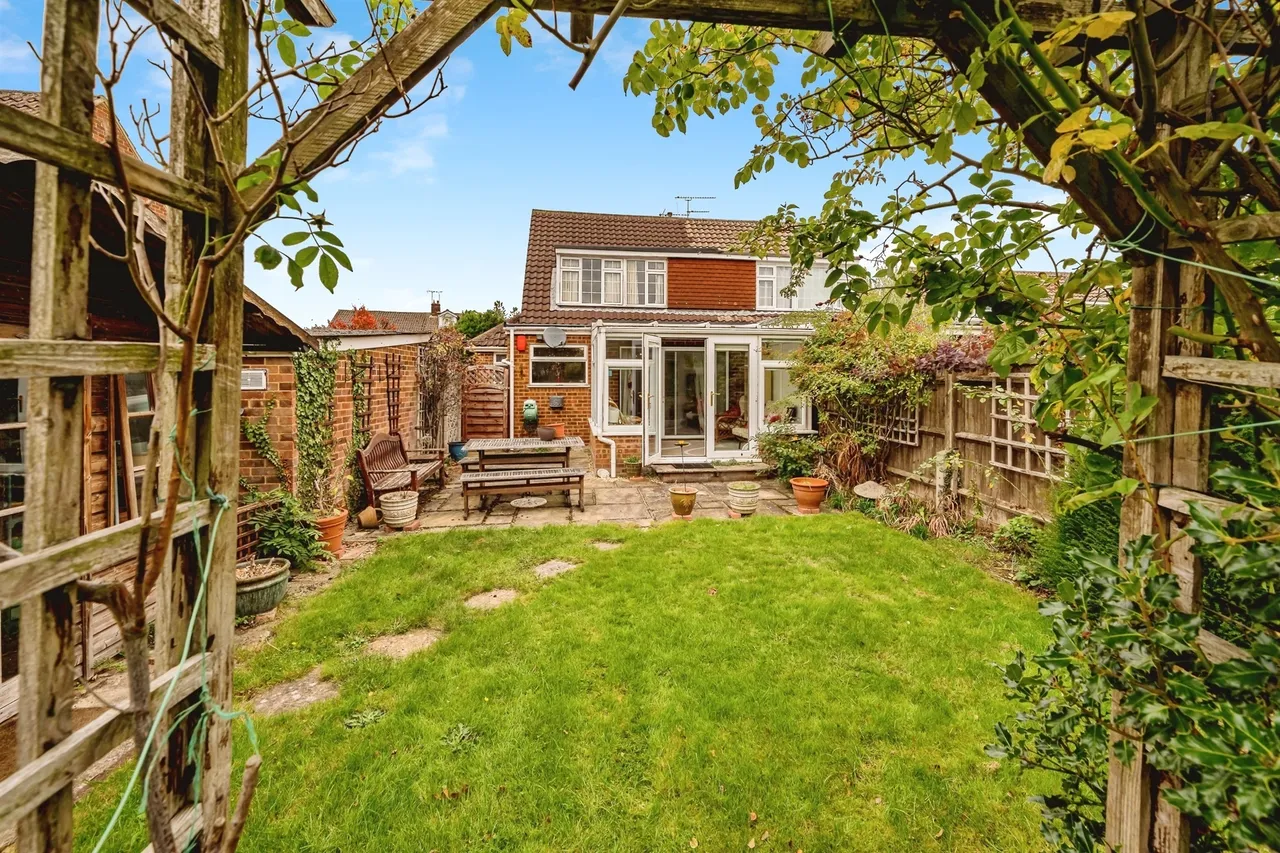 Huntercombe Close, Taplow, SL6, photo 16