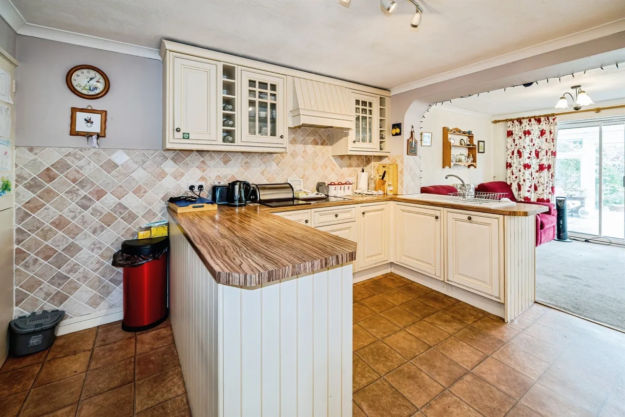 Huntercombe Close, Taplow, SL6, photo 3