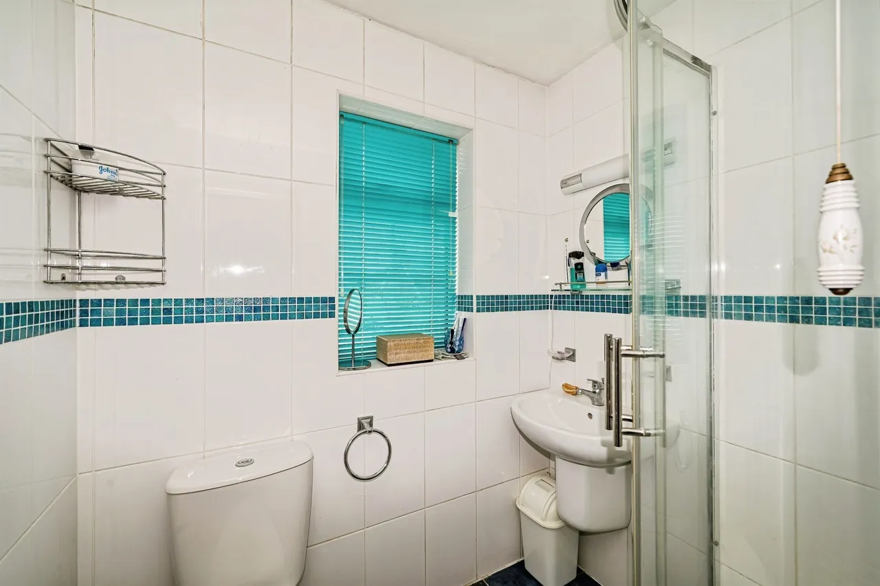 Huntercombe Close, Taplow, SL6, photo 10