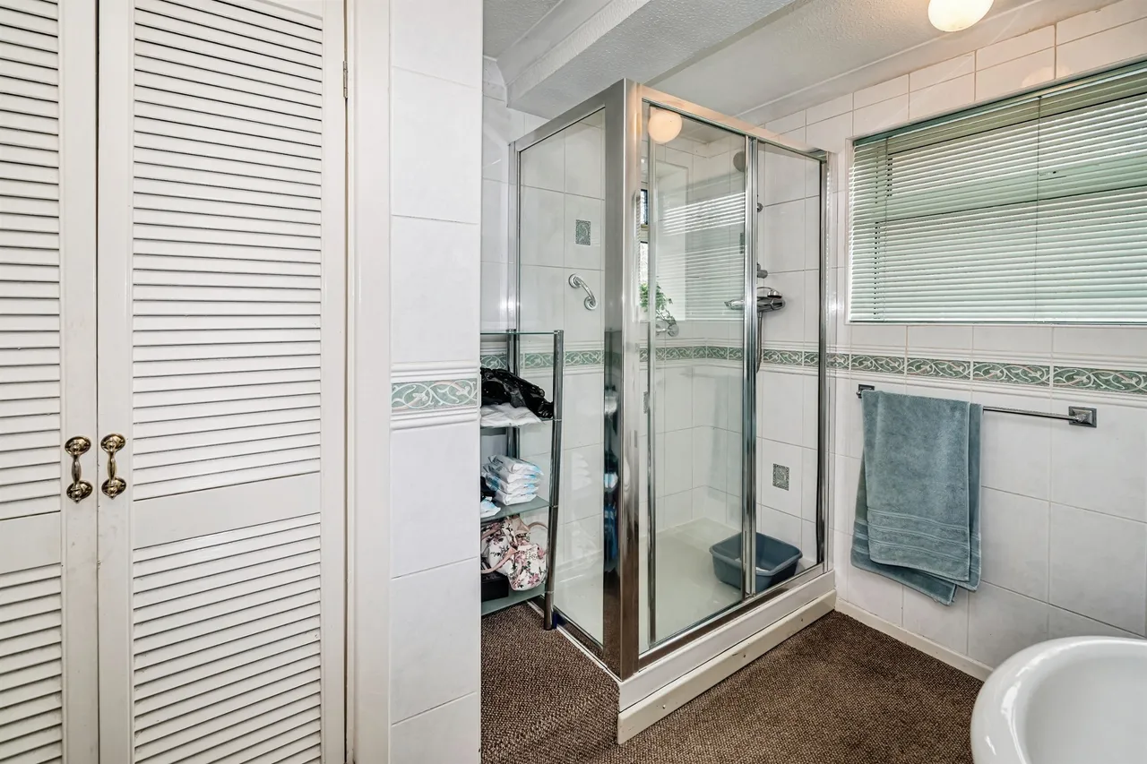 Huntercombe Close, Taplow, SL6, photo 13
