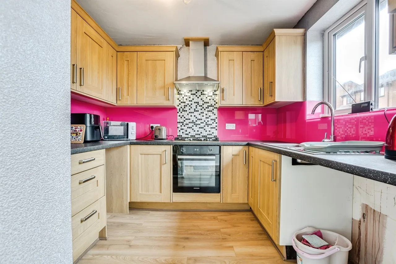 Avondale Drive, Stanley, Wakefield, photo 5