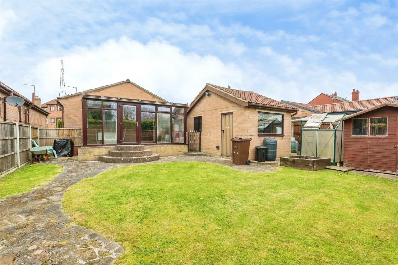 Avondale Drive, Stanley, Wakefield, photo 11