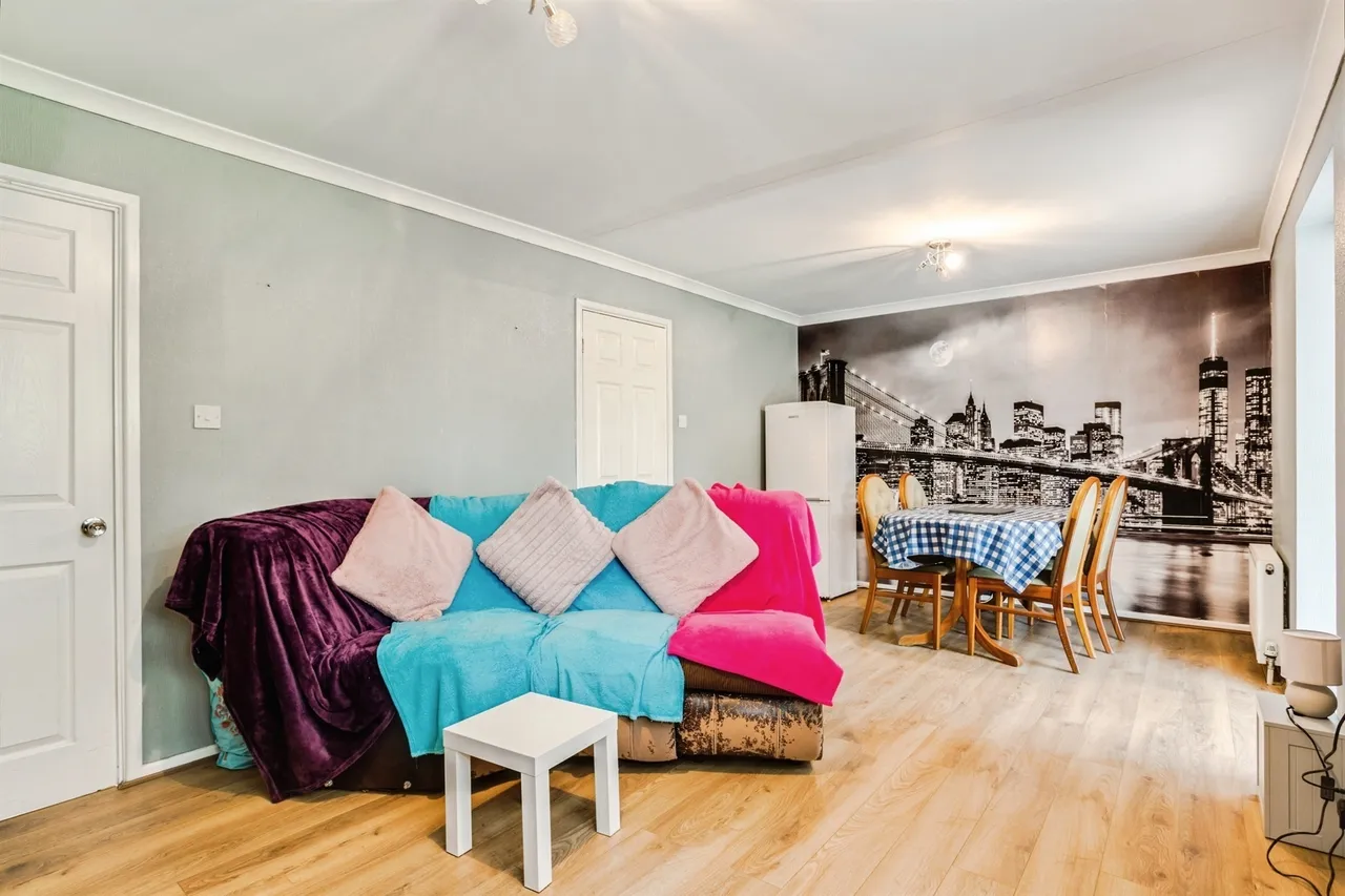 Avondale Drive, Stanley, Wakefield, photo 3