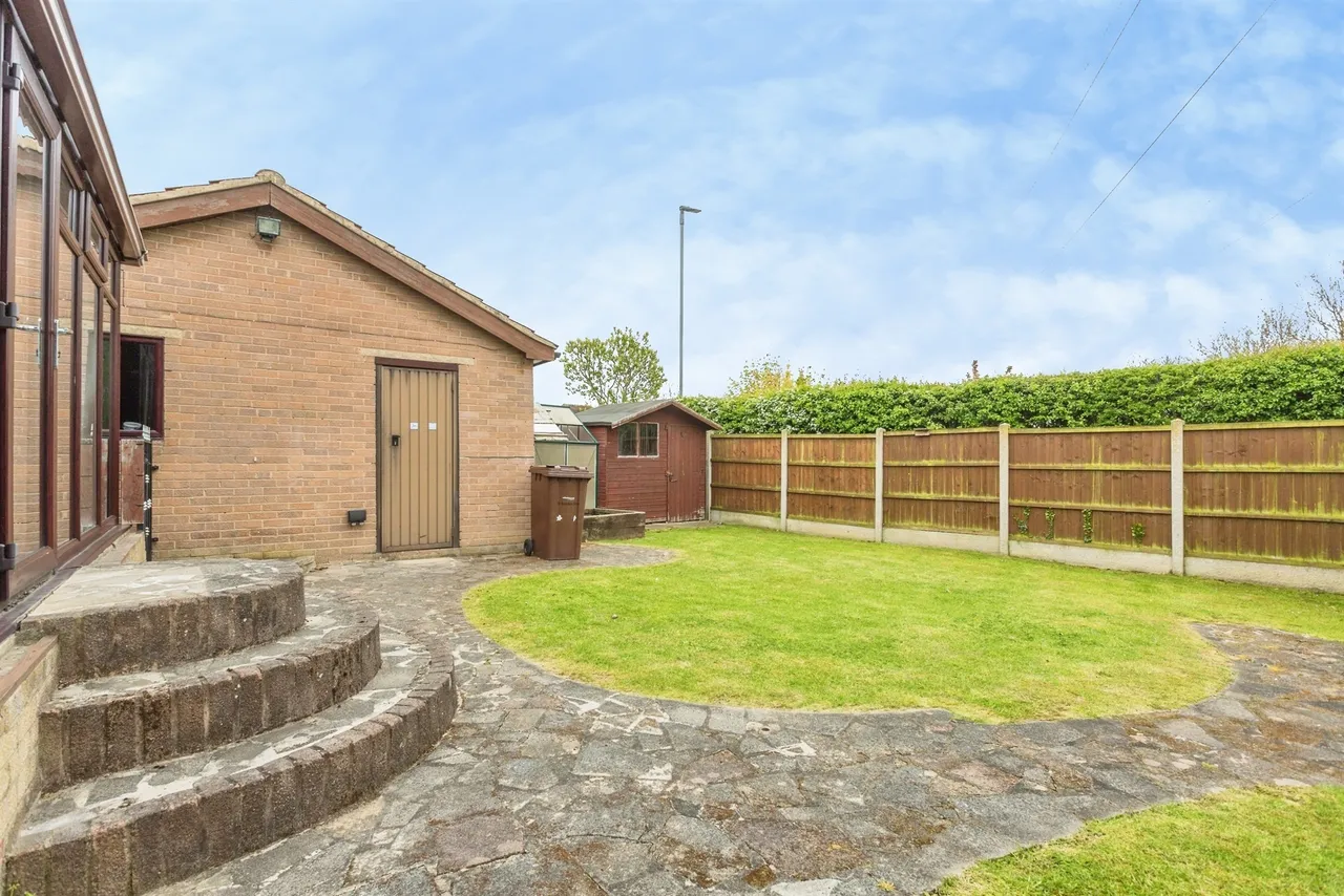Avondale Drive, Stanley, Wakefield, photo 10