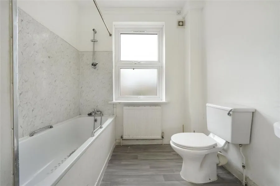 Redclyffe Road, London, E6, photo 12