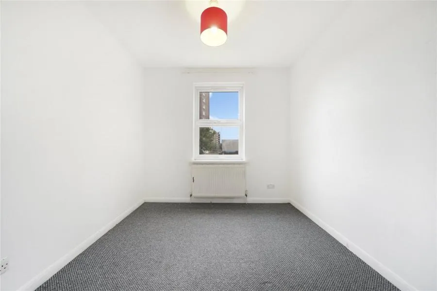 Redclyffe Road, London, E6, photo 13