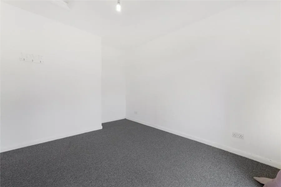 Redclyffe Road, London, E6, photo 11