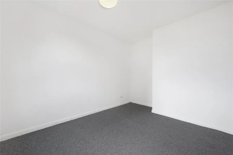 Redclyffe Road, London, E6, photo 9