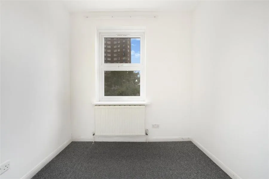 Redclyffe Road, London, E6, photo 16