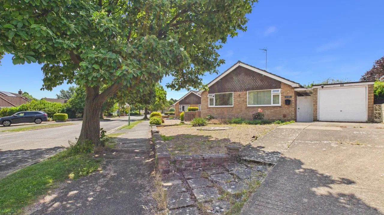 2 bed house for sale — Rembrandt Way, Bury St Edmunds, Suffolk