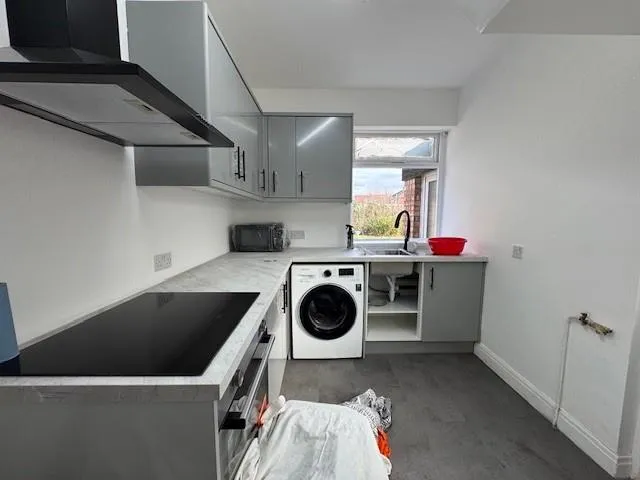 East Avenue, Heald Green, photo 3