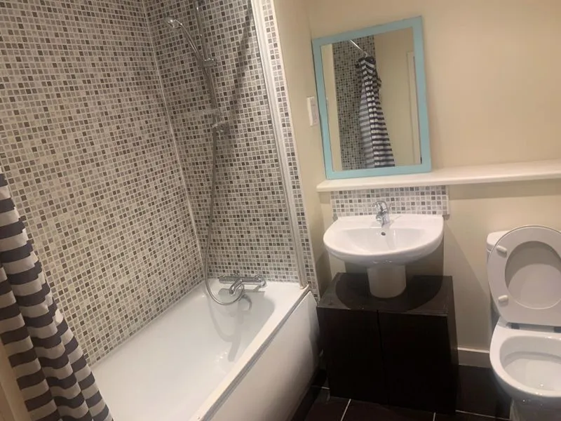 Uxbridge Road, London W13 8RB, photo 5