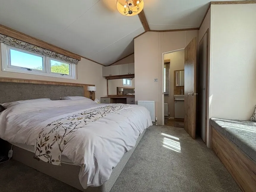 Evesham Road, Norton, WR11, photo 5